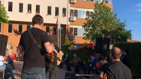 Huzurevi sakinlerine sürpriz konser