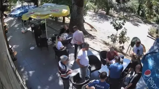 İçeride müşteri varken restoranı mühürlediler