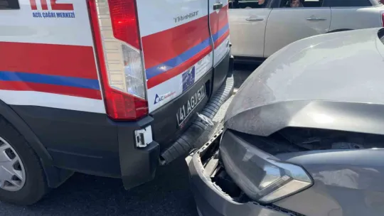 Ambulans kazaya karıştı: 1 yaralı
