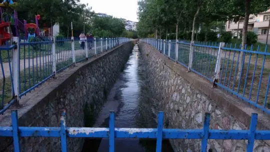50 yıllık arsa bir gecede park alanı oldu