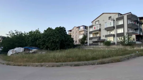 50 yıllık arsa bir gecede park alanı oldu