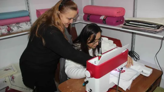 İğne-iplik tutmayı bilmezken şimdi çeyiz yapıyor