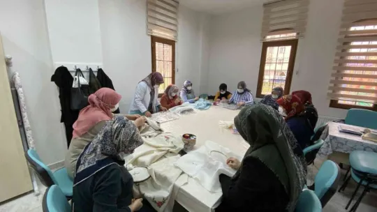 İğne-iplik tutmayı bilmezken şimdi çeyiz yapıyor