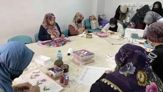 İğne-iplik tutmayı bilmezken şimdi çeyiz yapıyor