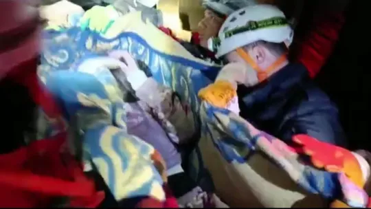 45 saat sonra 2 kişi sağ kurtarıldı