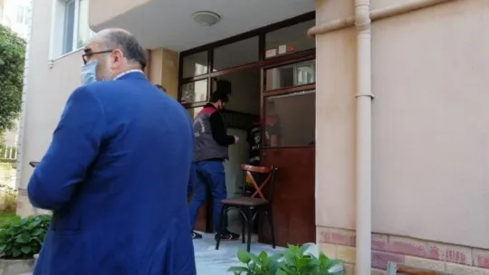 İki çocuk babası yöneticilik yaptığı binada ölü bulundu