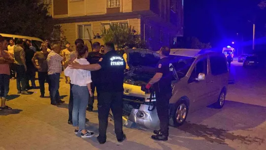 İki hafif ticari araç çarpıştı: 1 yaralı