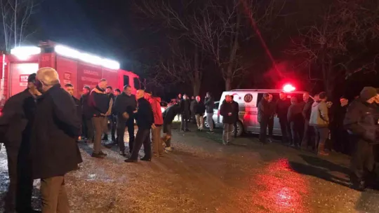 İki katlı ev alev topuna döndü