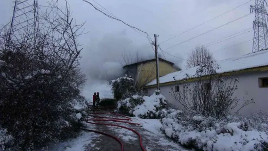 İki katlı evde çıkan yangın paniğe neden oldu