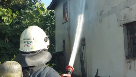 İki katlı evde yangın paniği: 1 kişi dumandan etkilendi