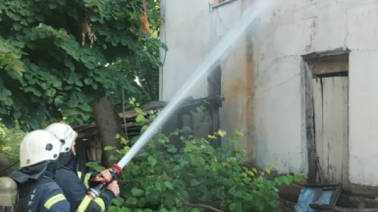 İki katlı evde yangın paniği: 1 kişi dumandan etkilendi