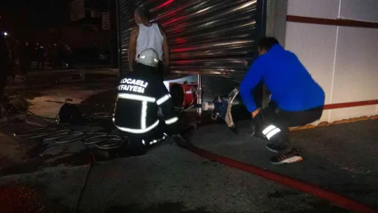 İki oto tamirci dükkanında yangın!