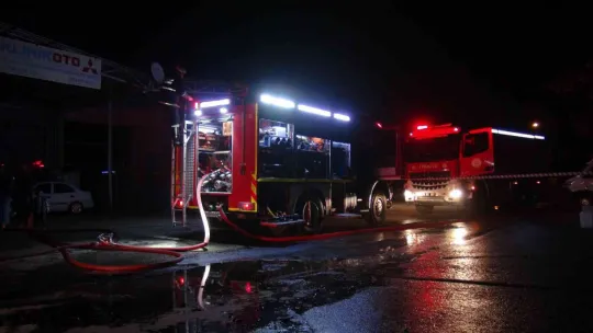 İki oto tamirci dükkanında yangın!