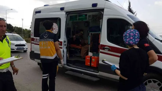 Sapanca'da iki otomobil kafa kafaya çarpıştı: 5 yaralı