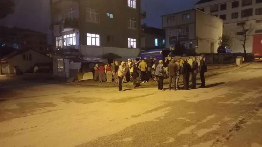 İkinci kattan düşen genç tedavi altında