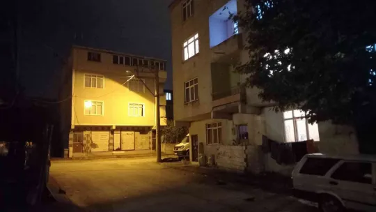 İkinci kattan düşen genç tedavi altında