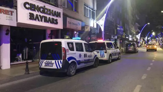 Komşusunun dairesinde kanlar görünce polis çağırdı