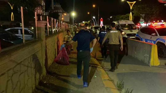 İlçe Emniyet Müdürlüğü önünde silahlı kavga: 2 yaralı