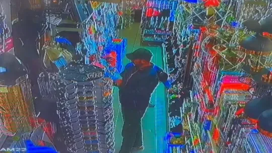 Müşteri gibi geldi, şapkayı çaldı