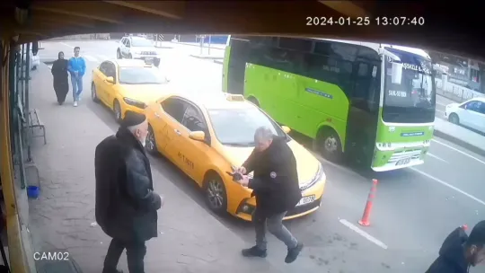 İlginç kaza: Güvercine otomobil çarptı