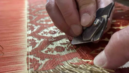 İlmek ilmek tarih: 182 yıllık miras sarayları renklendiriyor