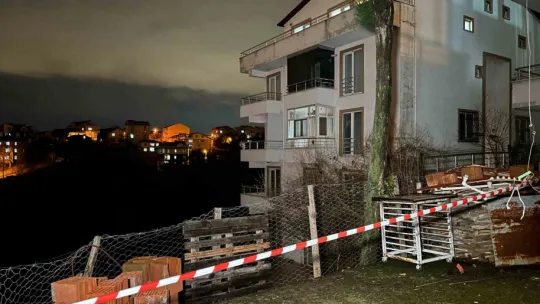 İnşaat alanında toprak kayması: 1 bina boşaltıldı