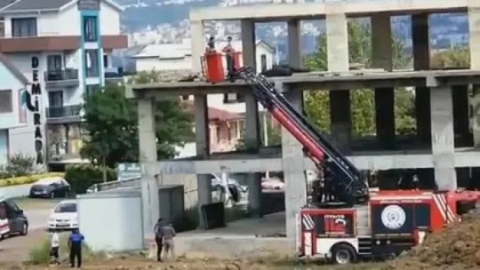 İnşaat boşluğuna düşen işçi yaralandı
