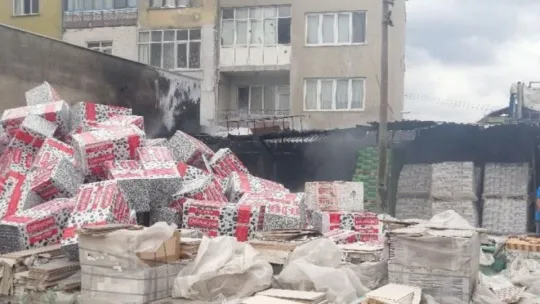 İnşaat deposunda korkutan yangın!