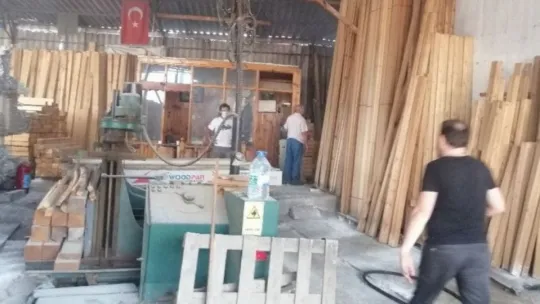 İnşaat deposunda korkutan yangın!