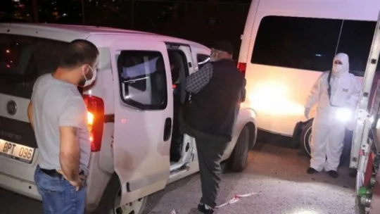İnşaat kazısında temeli boşalan binada karantina olan 17 kişi evsiz kaldı