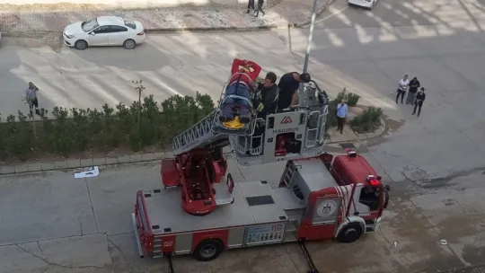 İnşaatın çatısından düşen işçi yaralandı