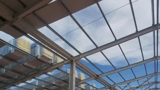 İnşaatın çatısından düşen işçi yaralandı