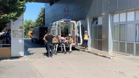 İnşatta fenalaşan işçiye vinç yardımıyla müdahale edildi