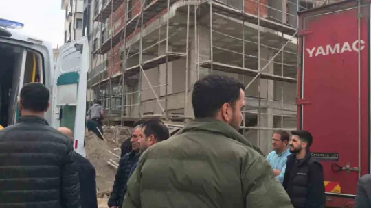 Kocaeli'de inşattan düşen işçi ağır yaralandı