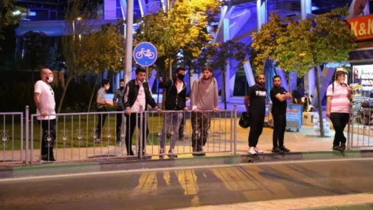 İnternetten tanıştığı kadın evli çıkınca, köprüye çıkıp kendini böyle kesti