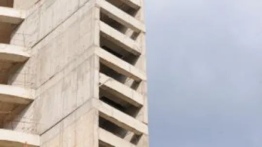 İntihardan vazgeçti, polisle yumruk selamı yaptı