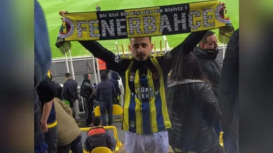 Futbolcuya gösterilen kırmızı karta sinirlenip kalbine yenik düştü