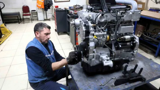 İş makinelerinin bakımı belediye atölyesinde yapılıyor