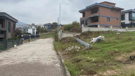 İş makinesi doğal gaz borusuna zarar verdi: Yükselen alevler korkuttu