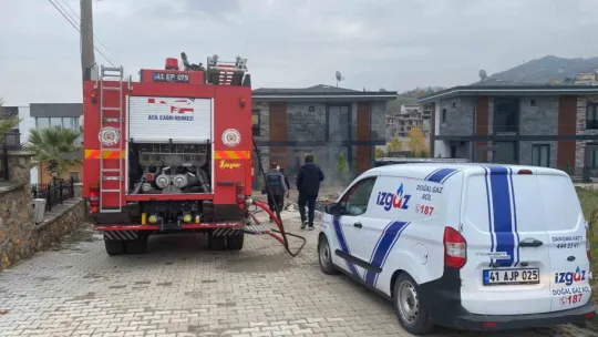 İş makinesi doğal gaz borusuna zarar verdi: Yükselen alevler korkuttu