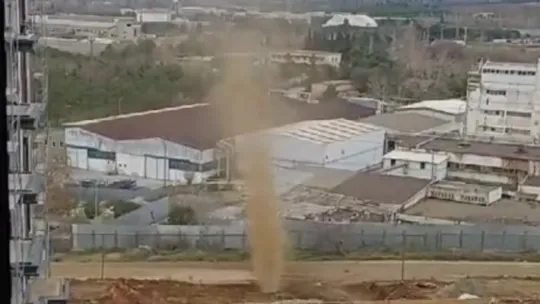 İş makinesi doğalgaz borusunu deldi, 13 mahallenin gazı kesildi