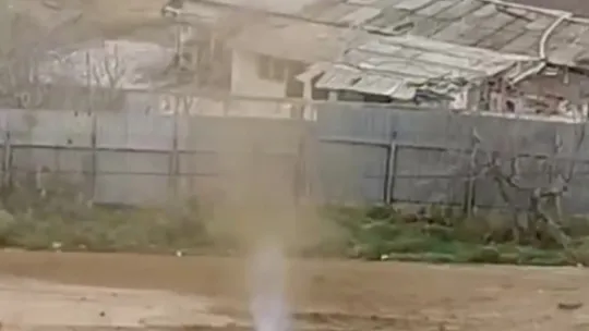 İş makinesi doğalgaz borusunu deldi, 13 mahallenin gazı kesildi