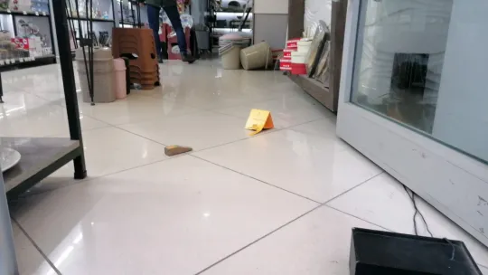 İş yerine gelip çalışana kurşun yağdırdılar