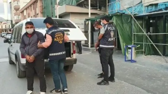 İş yerini soyarken yakalanan hırsızlar tutuklandı!