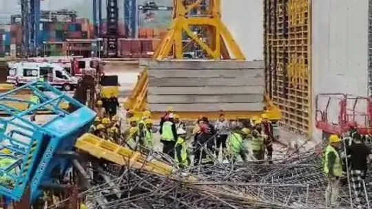 İşçi Bayramı'nda çalışırken demirlerin altında kaldılar: 3 yaralı