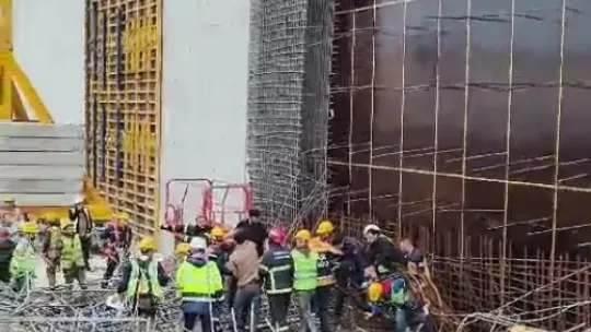 İşçi Bayramı'nda çalışırken demirlerin altında kaldılar: 3 yaralı