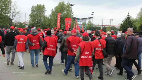 İşçi kenti Kocaeli'de binlerce işçi 1 Mayıs'ta buluştu