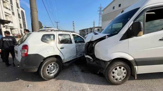 İşçi servisi ile cip çarpıştı: 7 yaralı