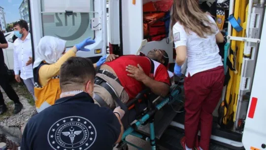 İşçiler asansör boşluğuna düştü: 1'i ağır 2 yaralı