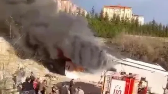 İşçiler çaresizce yangını izledi
